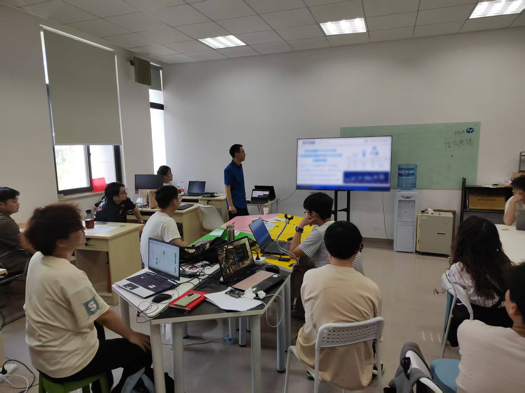 2025.5.23chengdudianzikejidaxue.jpg